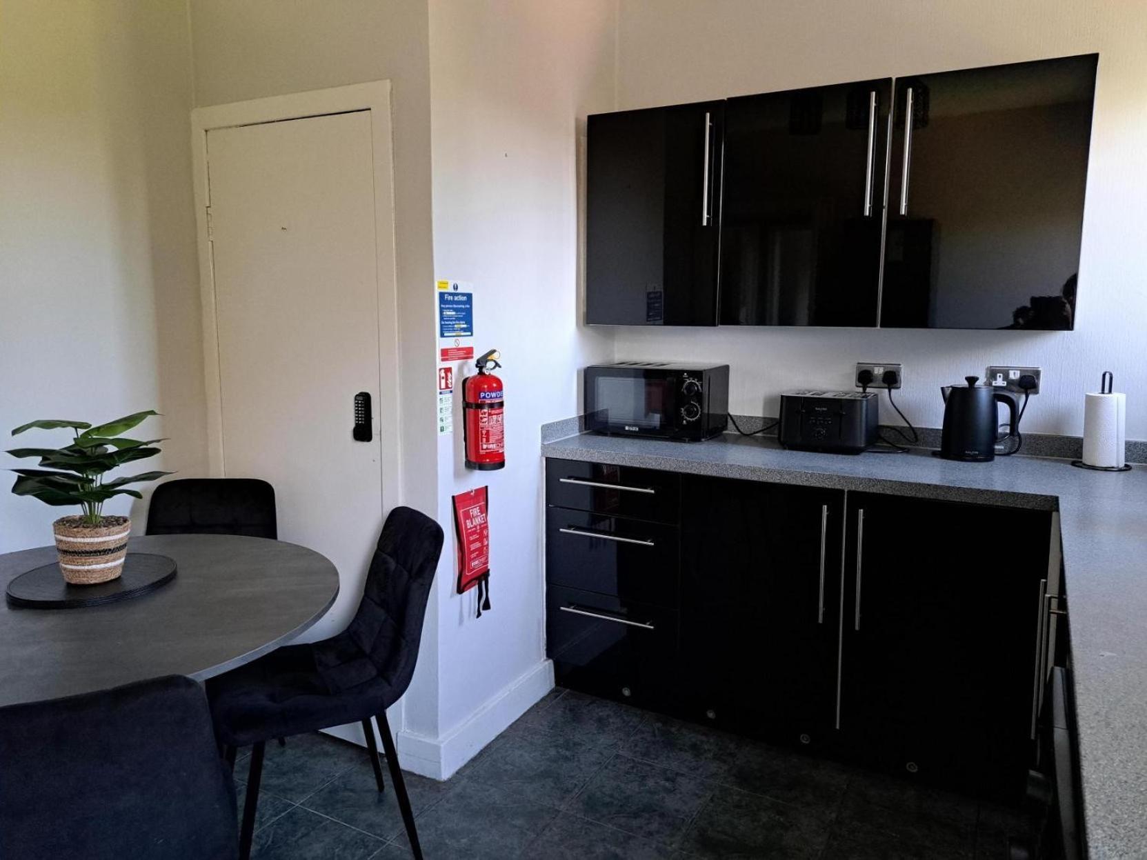 Glasgow Apartment Close To The Airport Renfrew Exterior photo